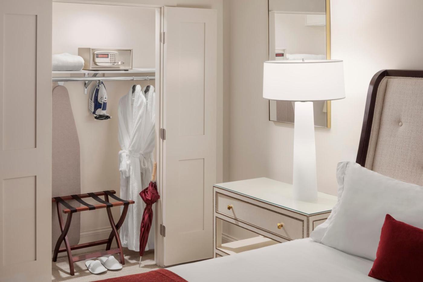 Hotel Regency &