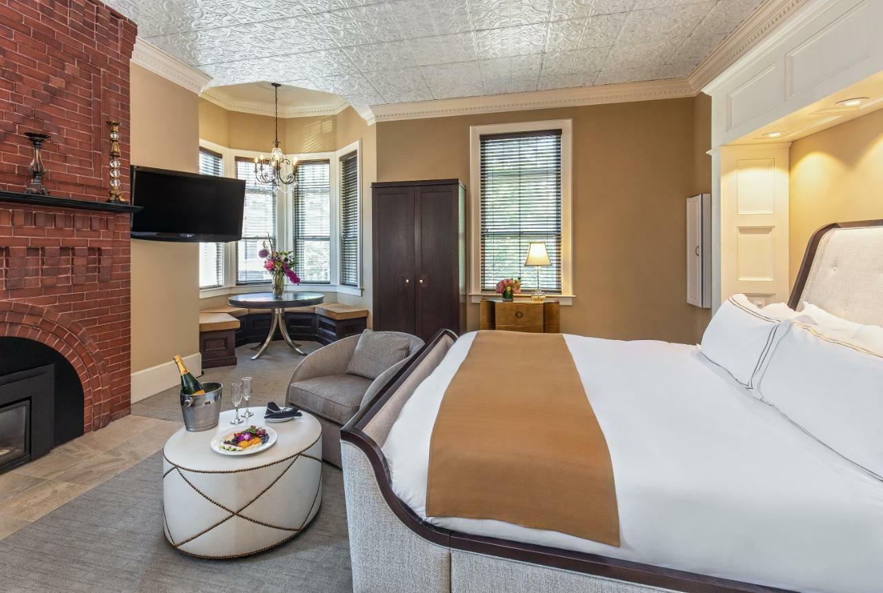 Hotel Regency &