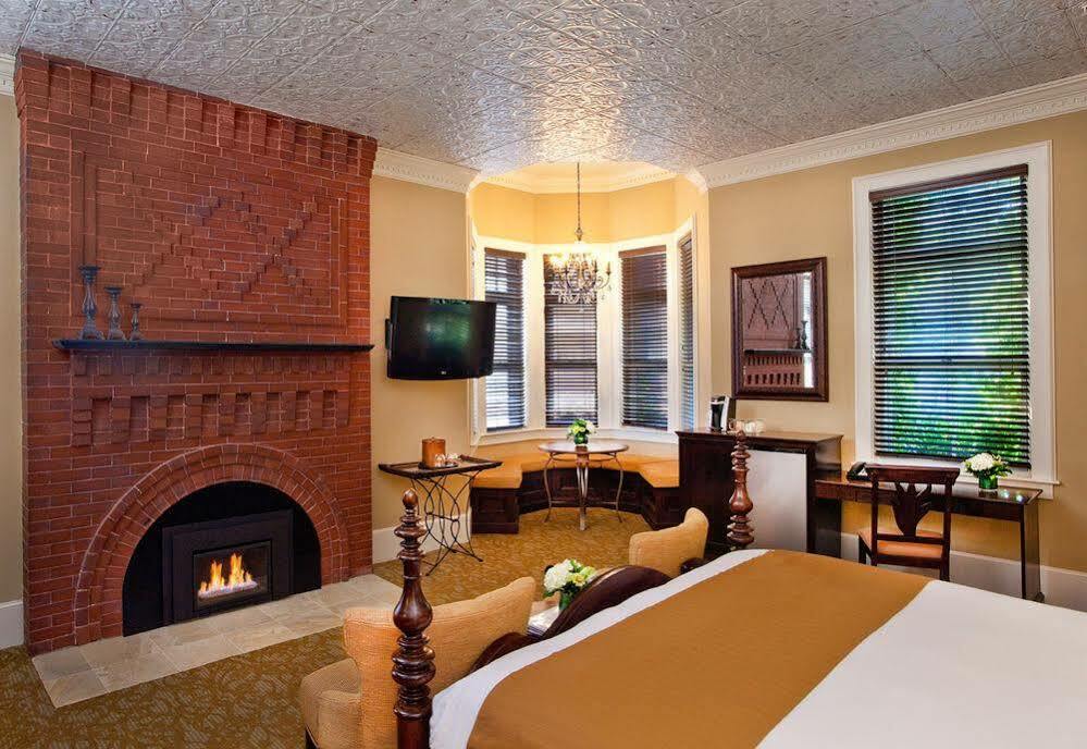 Hotel Regency &